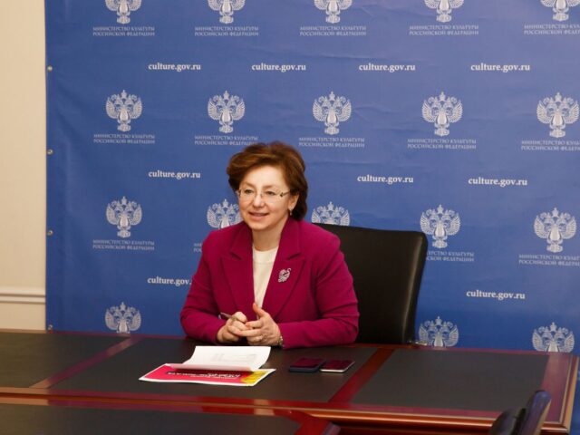 photo5321335334828619671