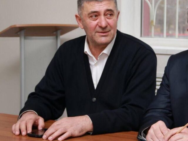 photo5339412925191928669