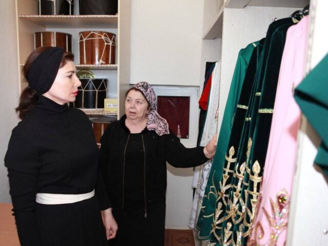 photo5339538583050107882