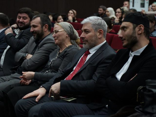 photo_5253792060656436165_y