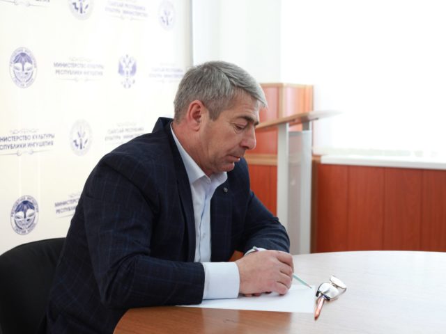 photo_5262518218726163271_w