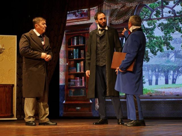 photo_5260746995688129834_y