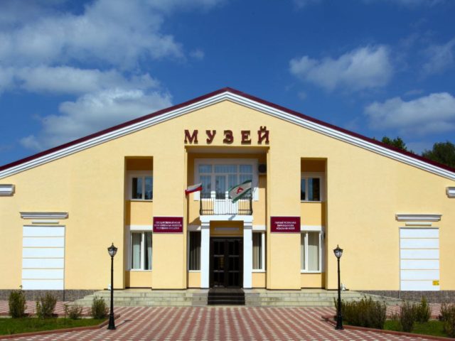 photo_5343673107547799827_y