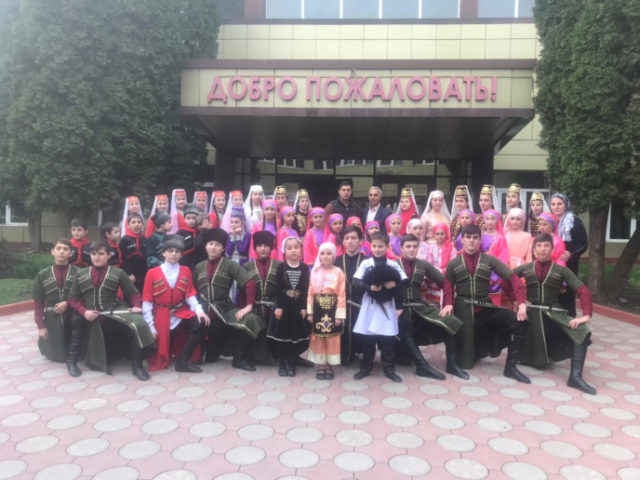 ansambl-muzhichi-popolnil-svoyu-kopilku-novymi-vysokimi-nagradam