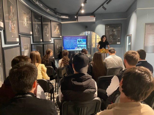 photo_5294284200574306831_y