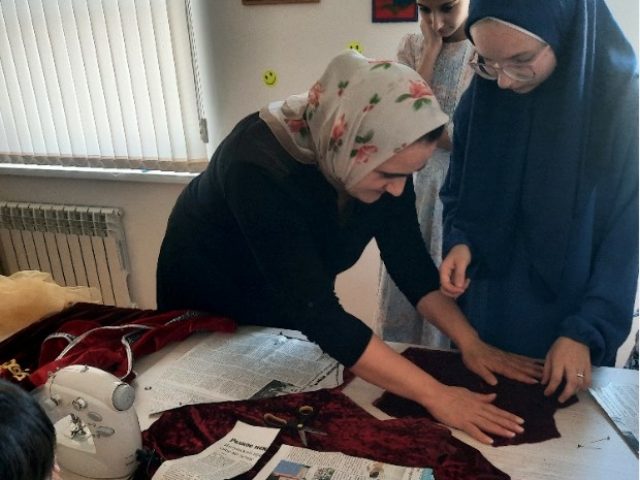 v-jandare-proveli-master-klass-po-otdelke-nacionalnogo-kostyuma-p