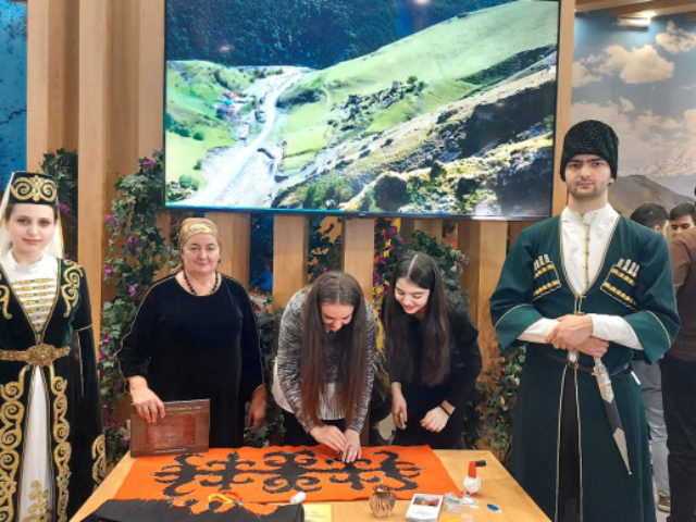 ingushskoe-kovrodelie-predstavleno-na-mezhdunarodnoi-vystavke-ro (1)