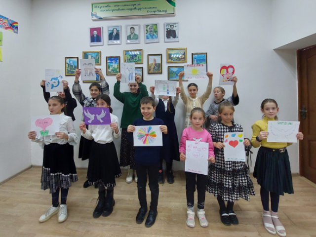 deti-ingushetii-podarili-teplo-svoih-serdec-sverstnikam-iz-zapor