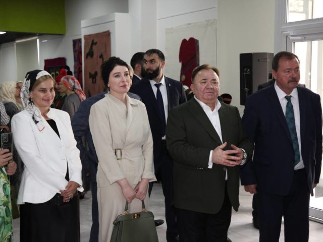 photo_5213259148614033893_y