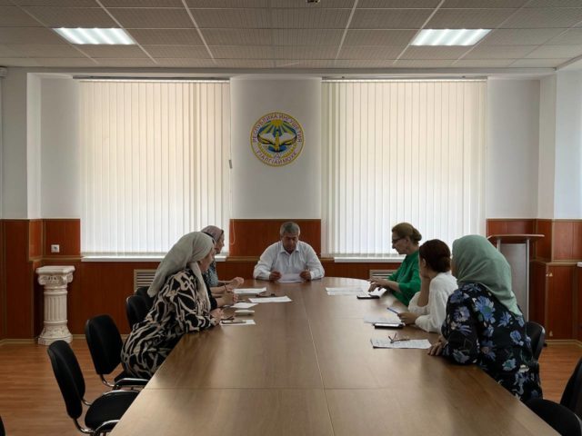 photo_5215510948427718011_y