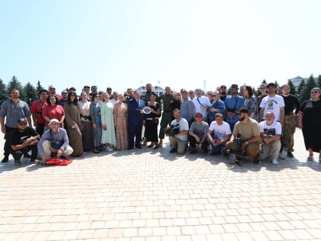 photo_5217564939227617381_y