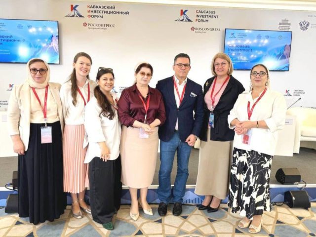 photo_5244684286152531966_y