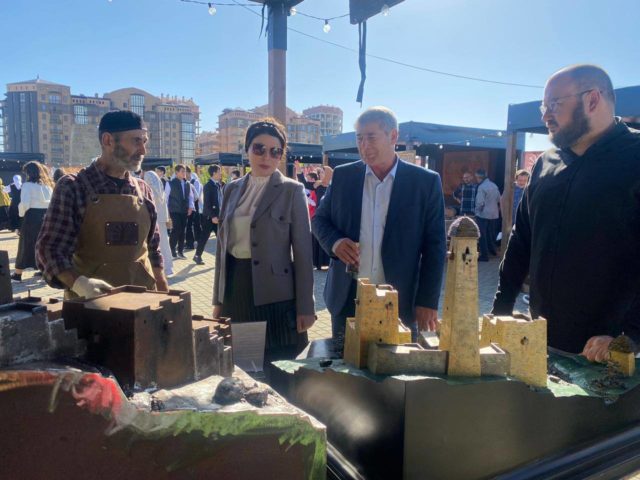 photo_5465235314978188416_y