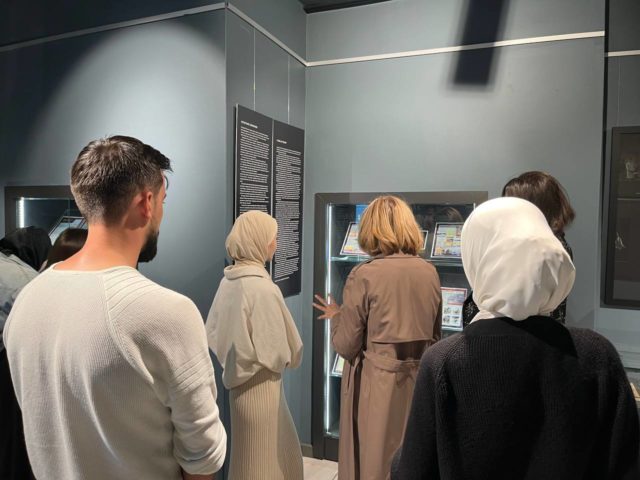 photo_5465429653658411434_y