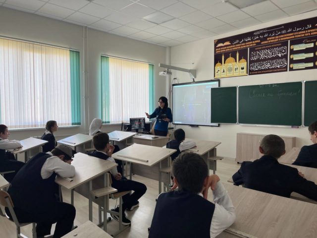 photo_5465429653658411514_y