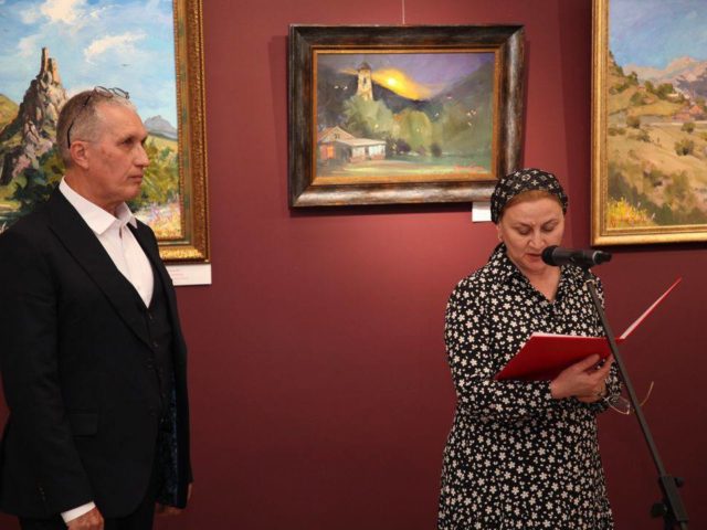 photo_5469738914605554903_y