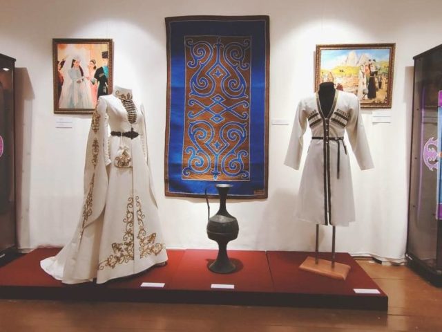 photo_5273766454606555261_y