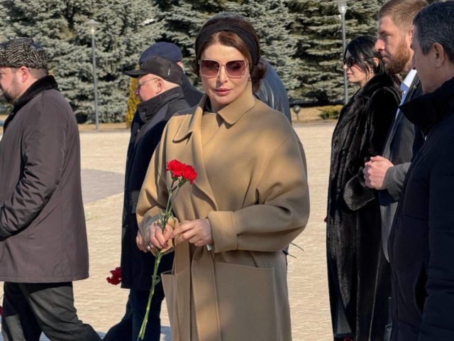 photo_5299019307528876490_y